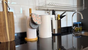 Comfort-studio, keittiö, kaupunkinäköala | Yksityinen keittiö | Kahvin-/teenkeitin, vedenkeitin