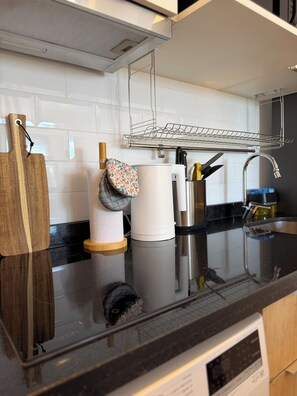 Comfort-studio, keittiö, kaupunkinäköala | Yksityinen keittiö | Kahvin-/teenkeitin, vedenkeitin