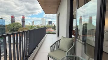 Familieleilighet, 2 soverom, kjøkken, byutsikt | Terrasse/patio