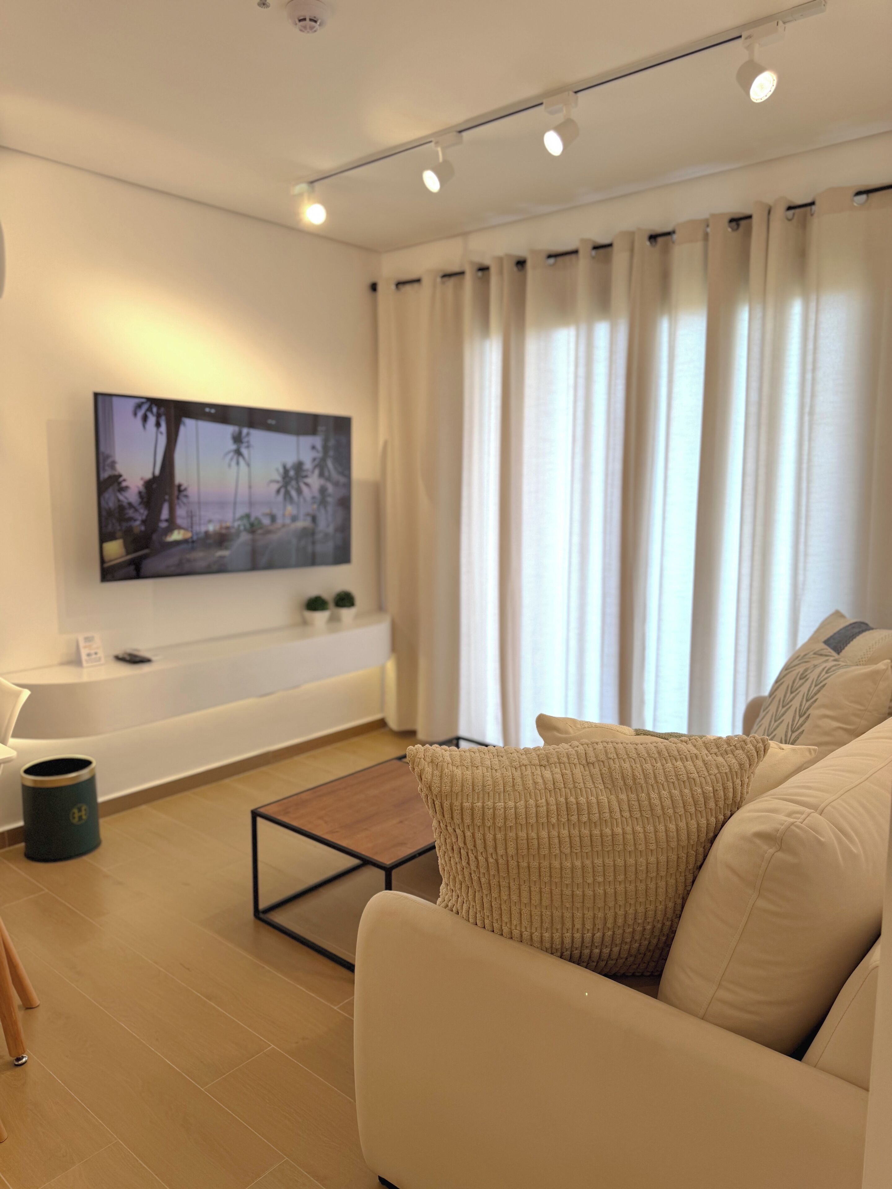 Leilighet – deluxe, 1 kingsize-seng med sovesofa, kjøkken, byutsikt | Oppholdsområde