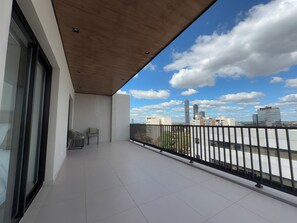 WECO STAY delSol Suite Quadruple (Two Bedroom B) | Terrace/patio - WECO STAY delSol (Asunción)