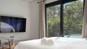 Studio – classic, byutsikt | Blendingsgardiner og wi-fi (inkludert)