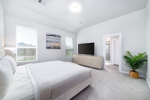 4 bedrooms, desk, iron/ironing board, WiFi