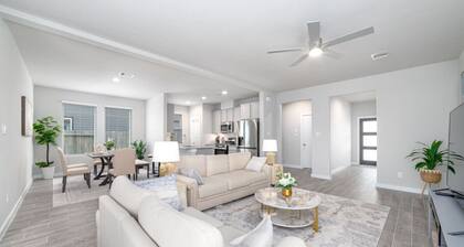 Modern & Spacious 4-Bedroom Home in Rosenberg, TX