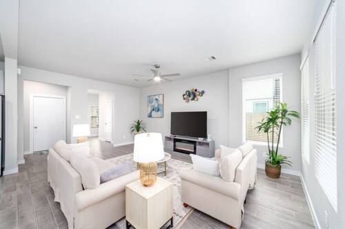 Modern & Spacious 4-Bedroom Home in Rosenberg, TX