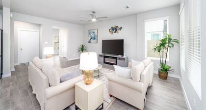 Modern & Spacious 4-Bedroom Home in Rosenberg, TX
