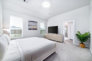 4 soveværelser, skrivebord, strygejern/strygebræt, Wi-Fi