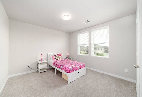 4 bedrooms, desk, iron/ironing board, WiFi