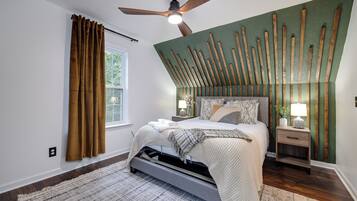 5 bedrooms, desk, iron/ironing board, travel crib