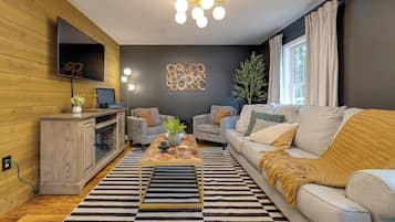 智能电视、壁炉、电子游戏、书