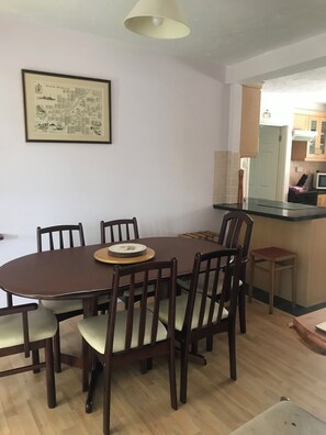 Dining - Peaceful location 5 minutes from Taunton town Centre (Trull)