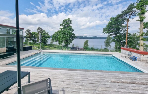 Et oppvarmet basseng