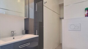 Unclassified image, 4 of 15, button - Seafront apartment 4 people - 2 Pools (Saint-Raphaël)