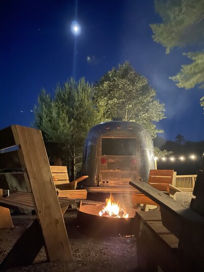 Glamping in Vintage Airstream with modern comforts with private pond access.