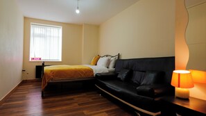 Apartamento, vistas al jardín | 2 dormitorios, tabla de planchar con plancha, wifi gratis