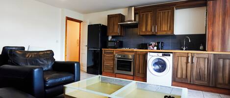 Apartment, Garden View | Private kitchen | Fridge, microwave, oven, cookware/dishes/utensils