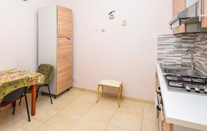Fridge, stovetop, coffee/tea maker, cookware/dishes/utensils - Awesome apartment in Ragusa with WiFi (Ragusa)