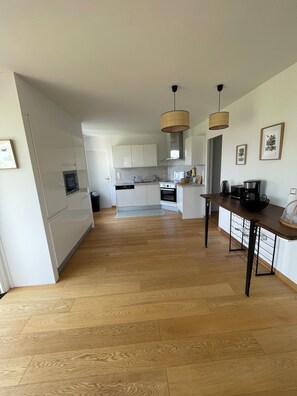 Fridge, microwave, oven, stovetop - Bevan Kaer (Ploubazlanec)