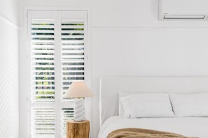 4 عدّة غرف نوم وسرير سفر وواي فاي وملاءات أسرّة