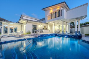 Outdoor pool, a heated pool - Amazing Waterfront Home with Generous Outdoor Space in Seven Isles/Las Olas (Fort Lauderdale)