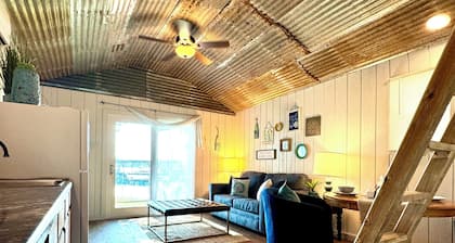 #49 Cozy Lake Front Cabin w/AC, WiFi & Breathtaking Views! Marina w/Free Fishing