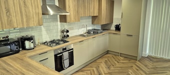 Spacious City Living / Free Parking
