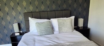 Spacious City Living / Free Parking