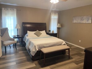 5 soverom, safe på rommet, strykejern/-brett og reiseseng for barn