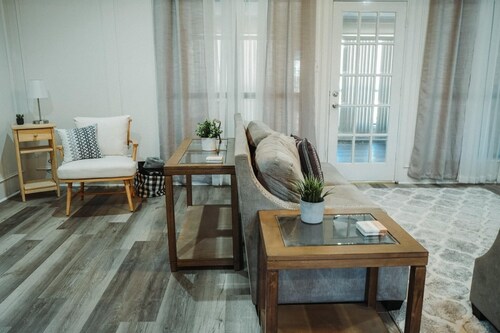 Large 4-bd 3 bath home + bonus room. Dogs are welcome w/fee. Sleeps 16+