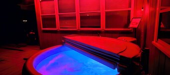 Creekside Cottage w/Lake access, Dock, Hot tub, Canoe/Kayaks