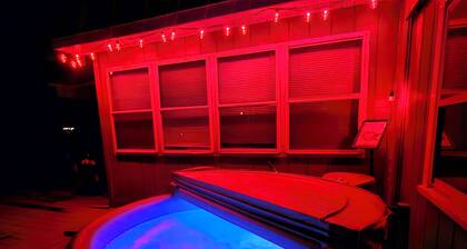 Creekside Cottage w/Lake access, Dock, Hot tub, Canoe/Kayaks