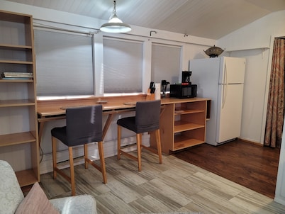 Mendocino Studio #3 in the Village, Full kitchen