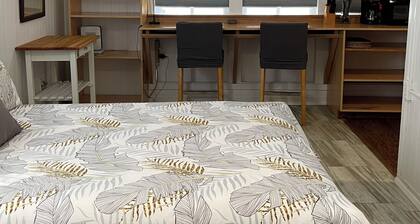 Mendocino Studio #3 in the Village, Full kitchen