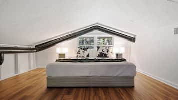1 bedroom, desk, iron/ironing board, WiFi