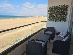 Property grounds - Apartment on the seafront, with play area and sports facilities nearby (Mohammédia)