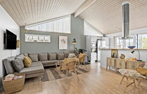 TV, fireplace - Beautiful home in Kerteminde with WiFi (Kerteminde)