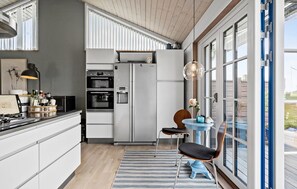 Fridge, stovetop, dishwasher, coffee/tea maker - Beautiful home in Kerteminde with WiFi (Kerteminde)