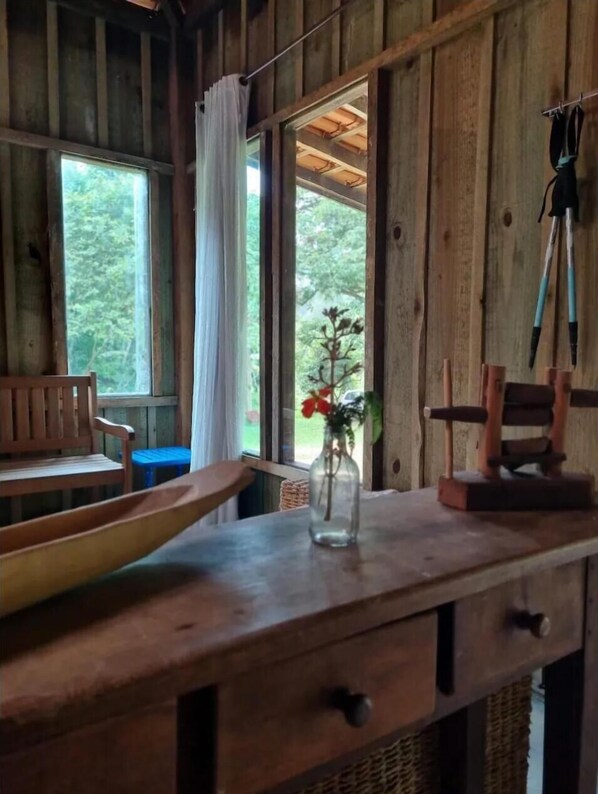 Basic Studio, Lanai, Garden View | Private kitchen