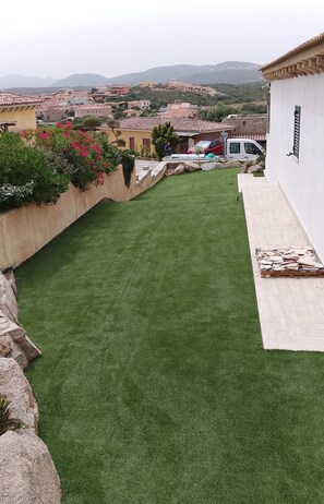 Property grounds - Villa Carrie- Coral Bay Apartment to enjoy relaxation at a stone's throw from the sea (Porto Pozzo)