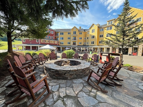 Convenience & location!  Direct ski access-1 BR/2BA fully stocked condo at Okemo