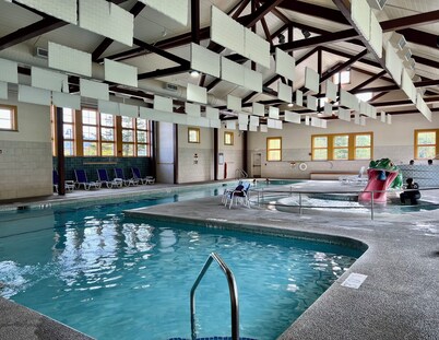 Convenience & location! Direct ski access-1 BR/2BA fully stocked condo at Okemo