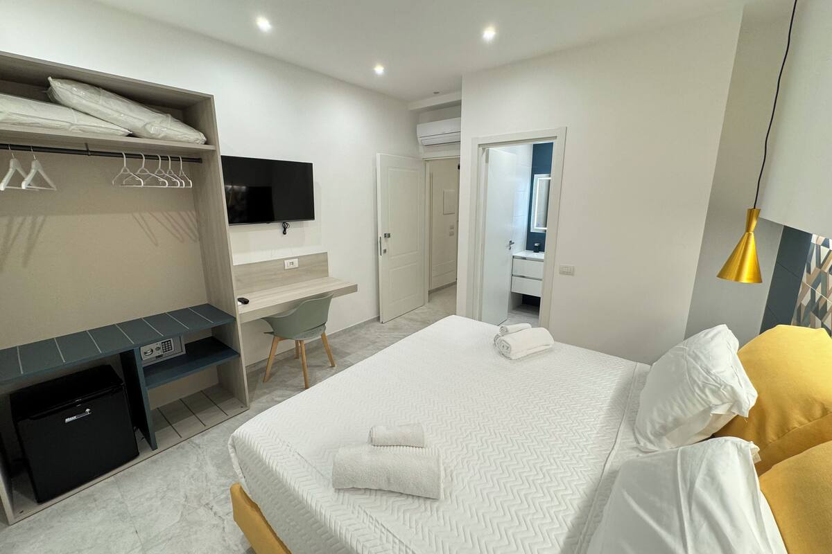 Superior Double or Twin Room, Private Bathroom | In-room safe, desk, laptop workspace, soundproofing
