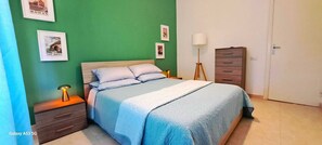 1 bedroom, travel cot, WiFi, bed sheets - Myrtle, vacation home (Olia Speciosa)