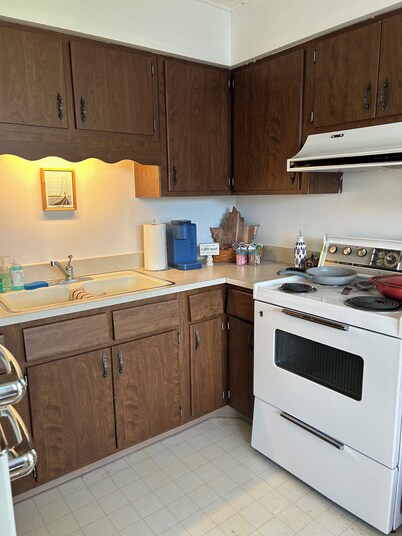 Family Friendly Lake View Home. Only steps away from Houghton Lake.