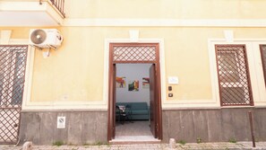 Exterior detail - ALMA elegante e luminoso appartamento sul lungomare Pozzuoli e vicino al centro (Pozzuoli)
