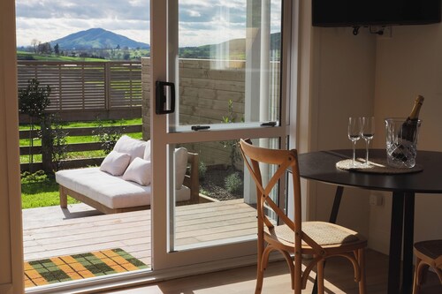 Willow View Cottage with beautiful country views - Near Waitomo