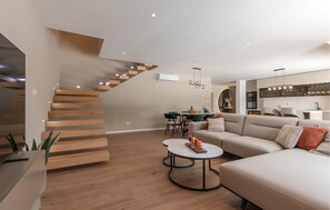 Smart TV, table football - Amazing home in Kamen Most (Kamen Most)