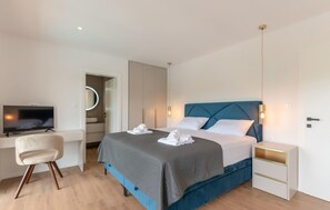 8 Schlafzimmer, Reisekinderbett, kostenloses WLAN, Bettwäsche