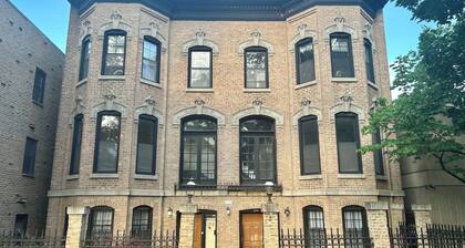 Cozy apartment near zoo, DePaul, Oz Park and much more!