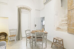 Apartament | Zona de menjador de l'habitació